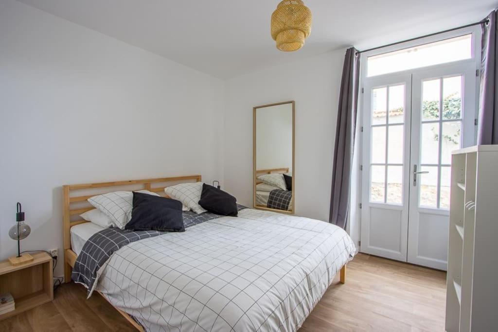 Appartement Avec Terrasse Et Parking, A Meaux Buitenkant foto